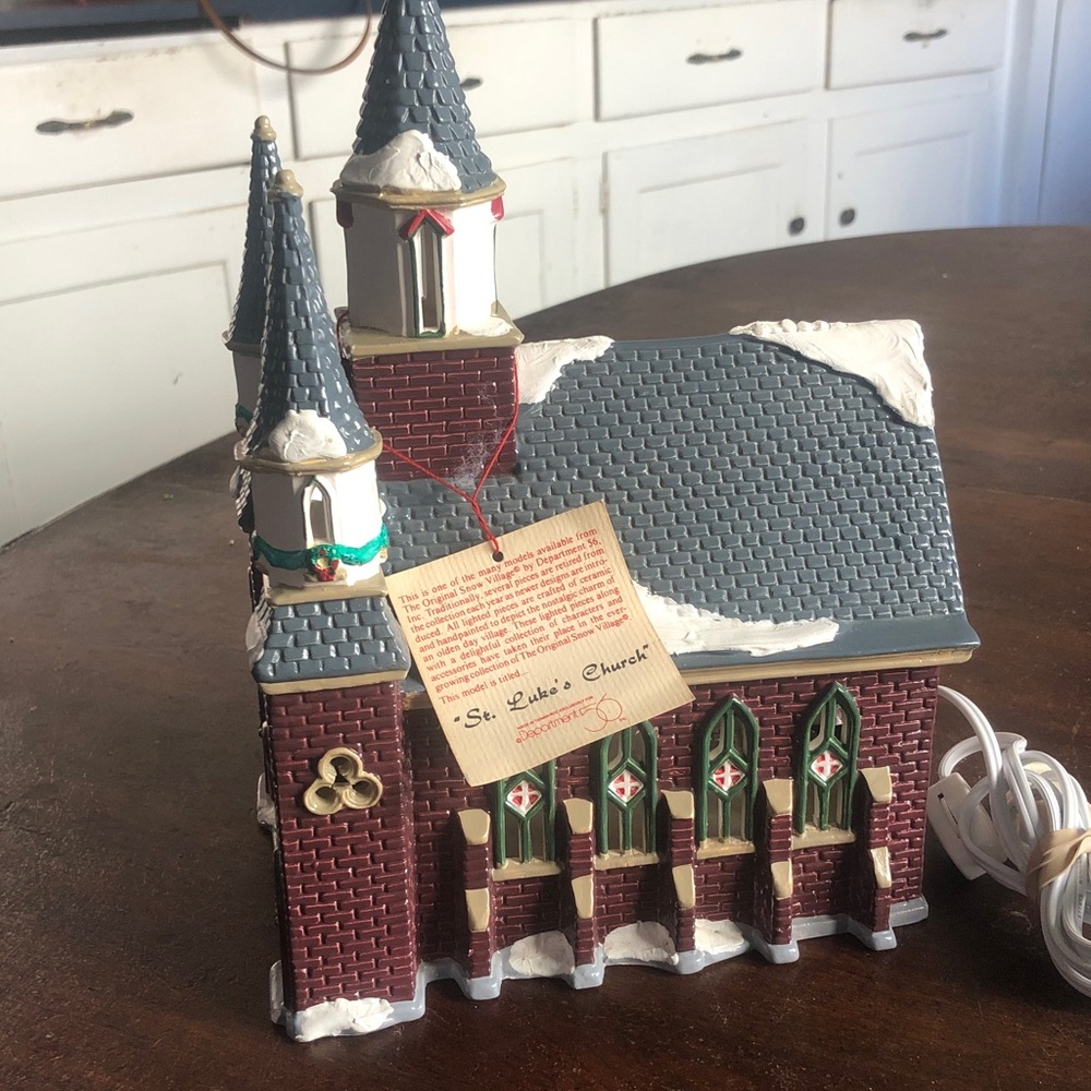 Department 56 St. Luke's Church The Original Snow Village Lighted Building 54216